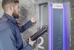 Vélos électriques : vers une nouvelle norme pour les stations de recharge ?