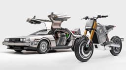 Retour vers le futur : cette moto électrique s’inspire de la mythique DeLorean