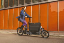 Pliable, ce mini-vélo cargo électrique est idéal pour la ville