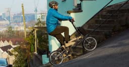 Brompton face à une crise inédite : chute de 99 % des bénéfices, le pionnier des vélos pliants peut-il encore résister ?