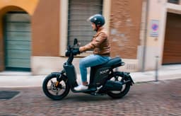 Askoll XKP 80 : ce scooter électrique à grandes roues a de quoi séduire