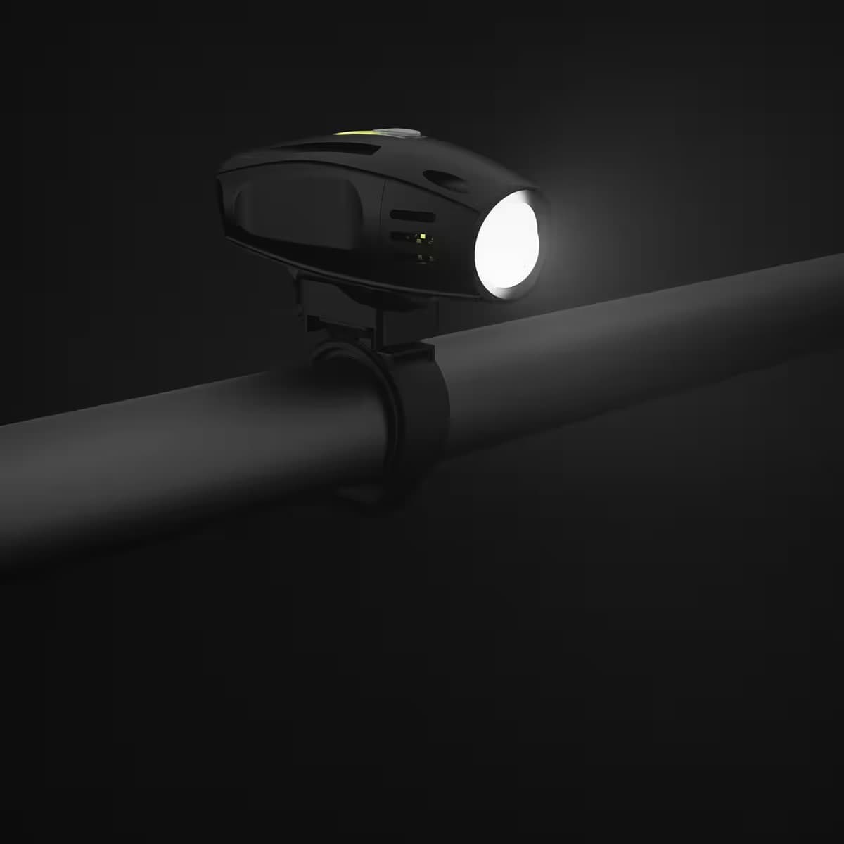 Phare avant du kit d’éclairage vélo Elops ST 920 installé sur le guidon